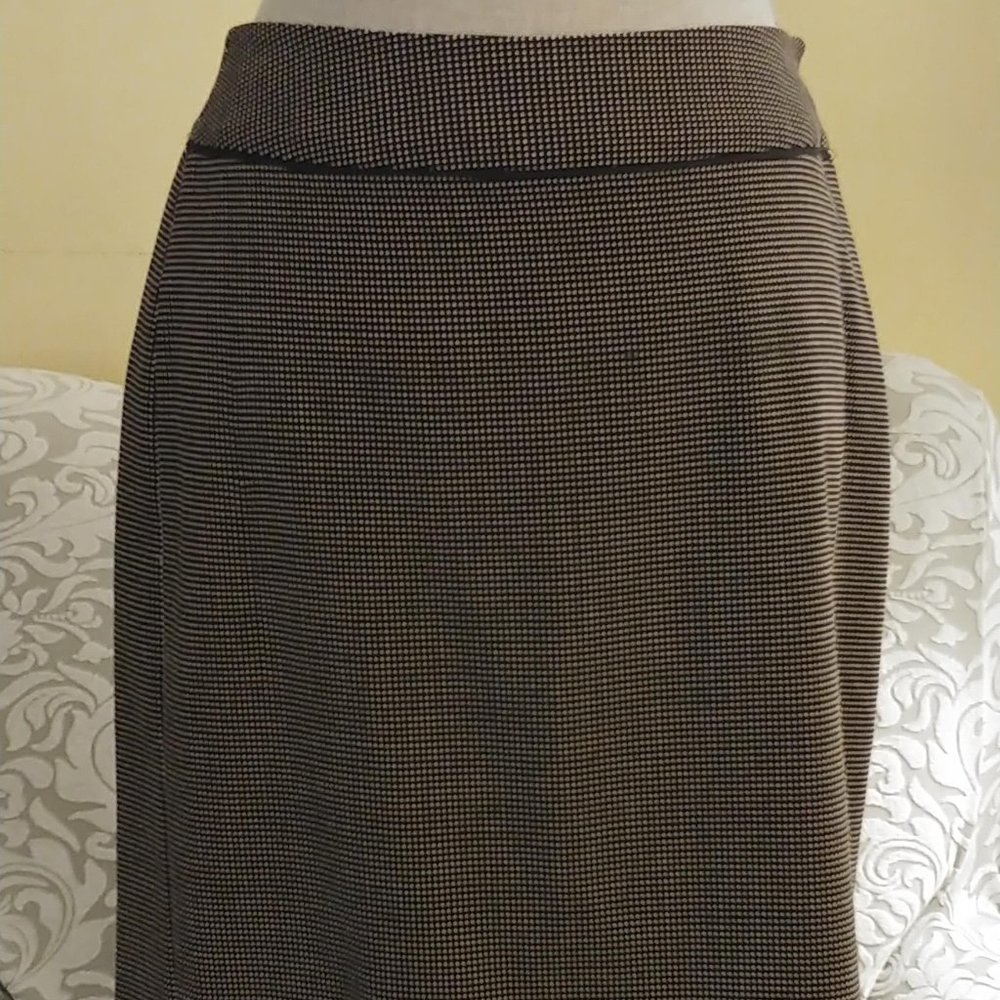 White House Black Market Black/White Tiny Check Black Piping Flutter Hem Skirt